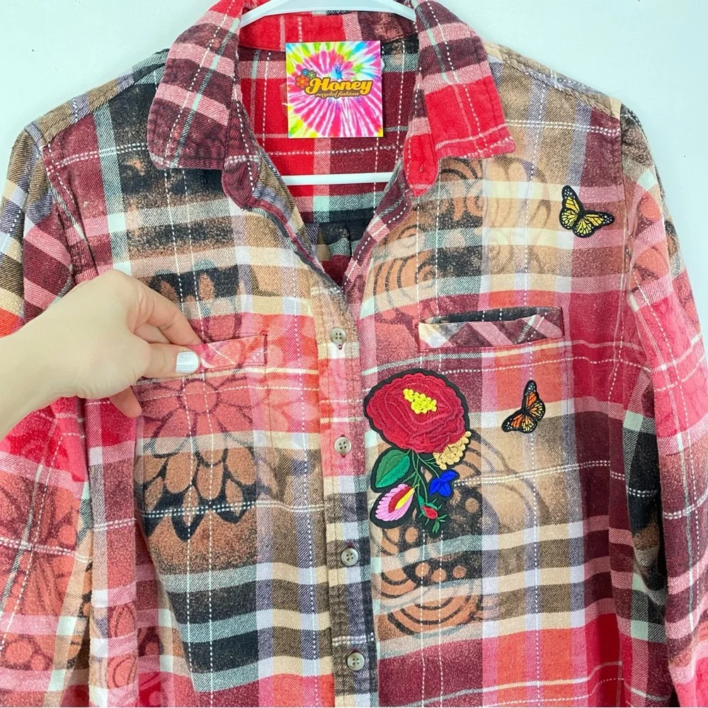 Reworked Stencil Bleached Plaid Flannel Button Down Shirt Womens Size Medium - Picture 3 of 16
